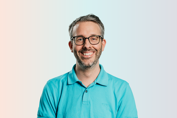 Portrait of our colleague Lex with colored background